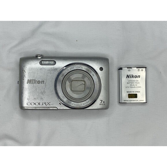 Nikon Coolpix S3500 Digital Camera with Battery Fair Condition/works - Picture 1 of 8